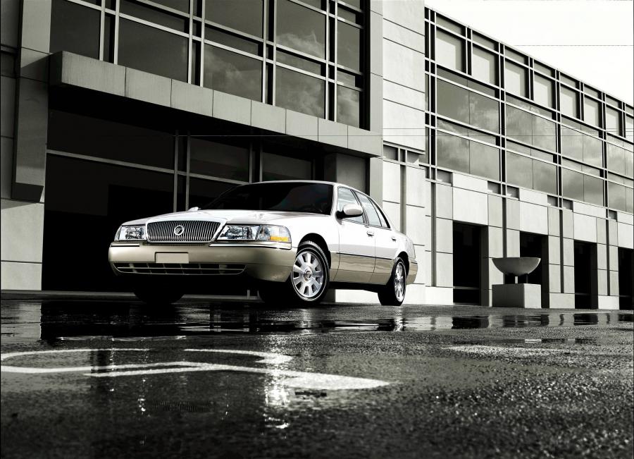  Mercury Grand Marquis 2003 года  (фото 13 из 19)
